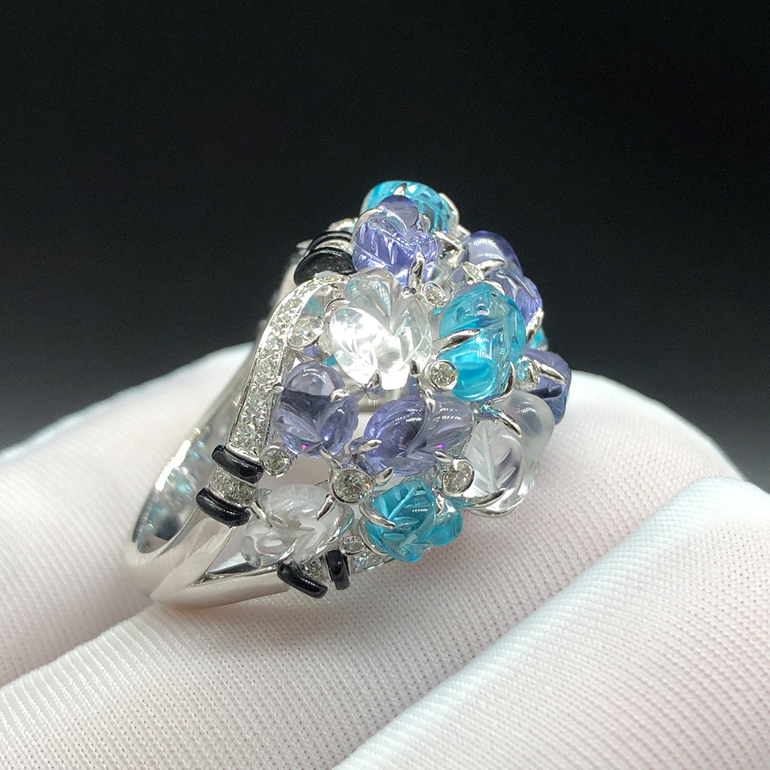 Cartier Engraved Aquamarines Tanzanites Moonstones Onyx Diamonds 18K White Gold High Jewelry Ring H4326700