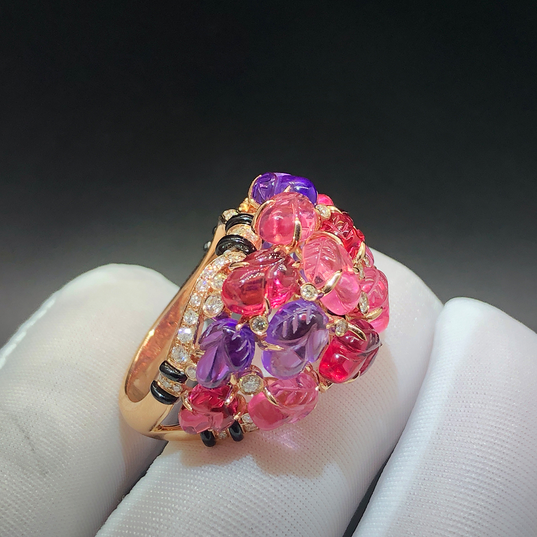 Cartier Engraved Rubellites Amethysts Garnets Onyx Diamonds 18k Rose Gold High Jewellery Ring H4326800