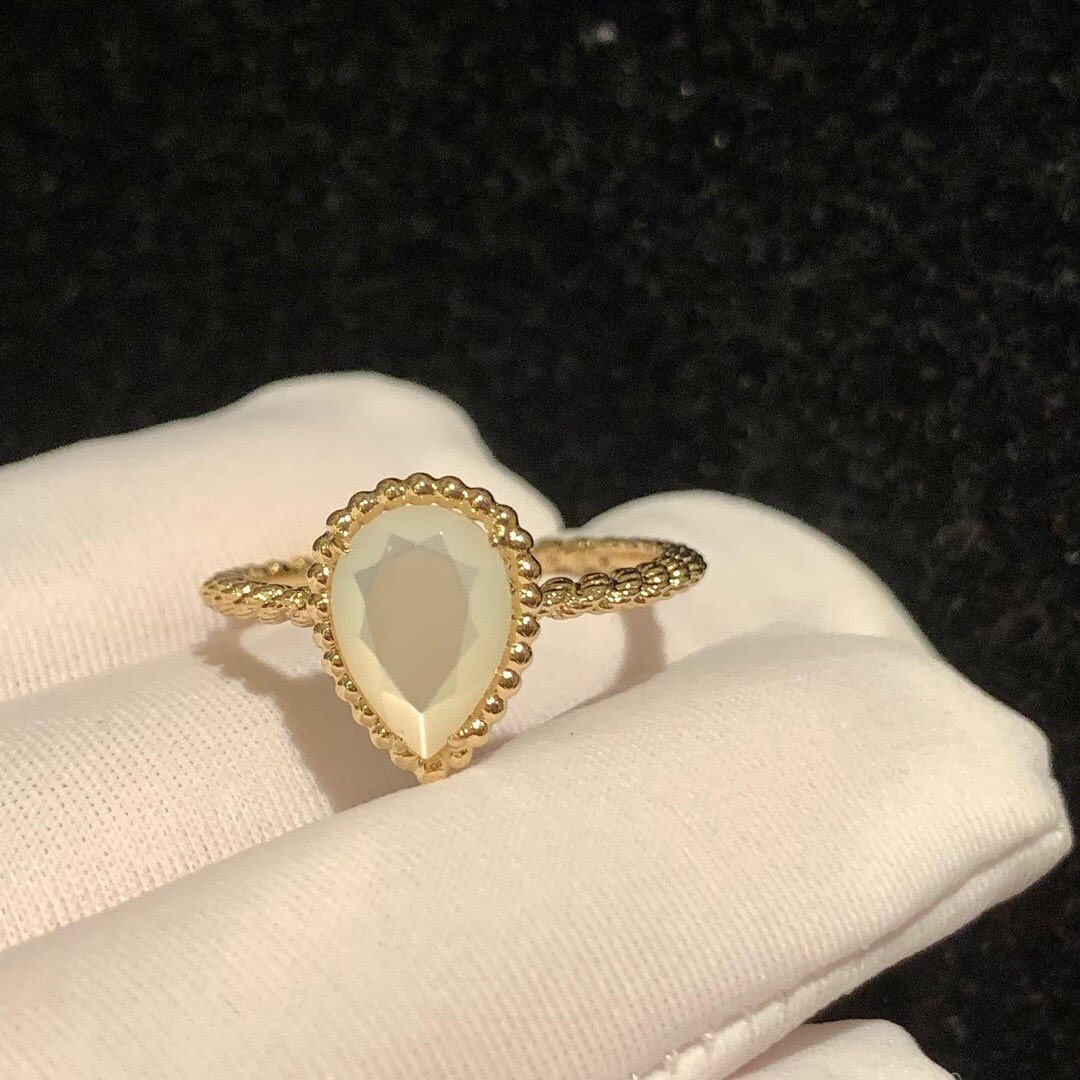 Boucheron Serpent Bohème Mother-of-pearl S Motif 18k Yellow Gold Ring JRG02705