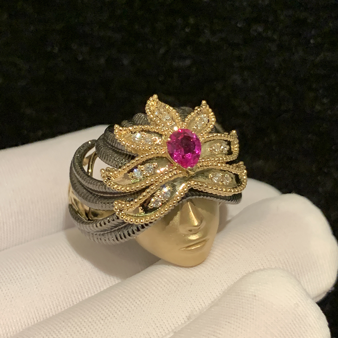 Buccellati Ruby Art Deco Medusa 18k Gold Diamonds Ring