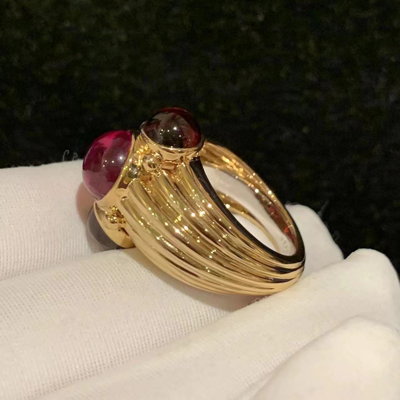 David Webb Solid 18k Yellow Gold 3 Rubies Ring