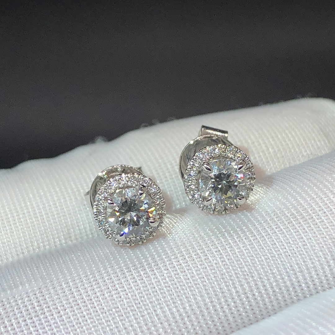 Harry Winston Platinum 0.5ct Round Brilliant Diamond Micropavé Earstuds ESDPRD010MIC