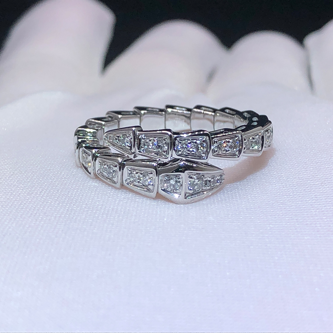 Bvlgari Serpenti Viper One-coil 18k White Gold Full Pavé Diamonds Ring 354708