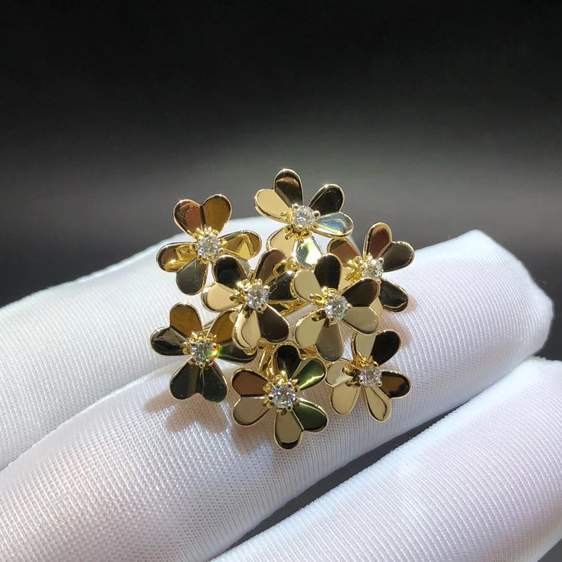 Van Cleef & Arpels Frivole 8 Flowers 18K Yellow Gold Diamond Ring VCARB67700