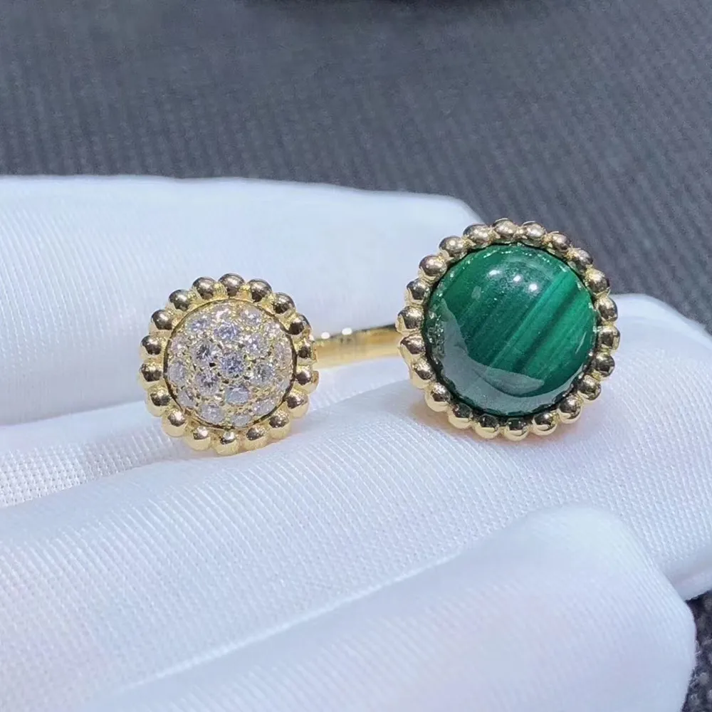 Van Cleef & Arpels Perlée Couleurs 18K Yellow Gold Between the Finger Ring with Diamond and Malachite VCARO9SU00