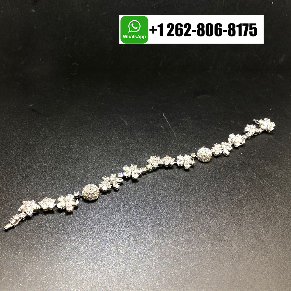 Van Cleef & Arpels Folie des Prés High Jewelry Diamond Flower Bracelet 18k White Gold VCARP05B00